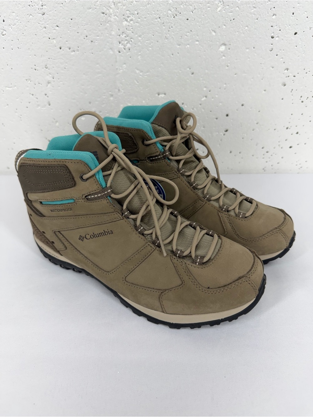 Columbia Women's Size 10.5 Wide Culvert Mid Omni-Tech Waterproof Hiking Boot NEW